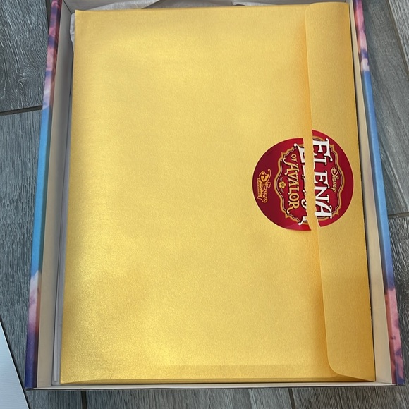 Elena of Avalor limited edition art work and box - NEW - Picture 4 of 10